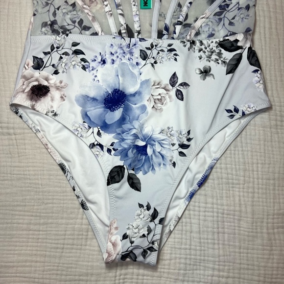 Fashion Nova Summer Romance Corset Swimsuit White Floral One Piece Halter  Large - Picture 4 of 14